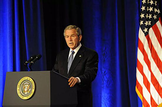 ▲资料图片：2008年3月19日，美国时任总统布什在五角大楼发表伊拉克战争5周年讲话。（新华社）